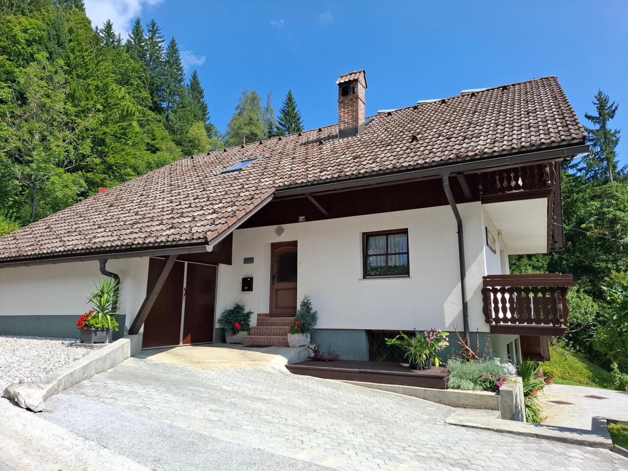 Apartma Cvrsta Trojka Jesenice Eksteriør bilde